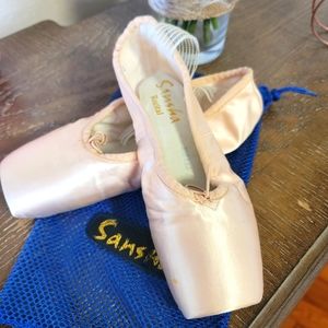 Ballet Pointe Shoes